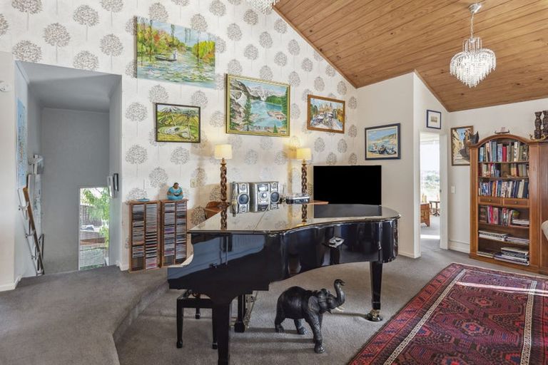 Photo of property in 49 Kakariki Grove, Waikanae, 5036