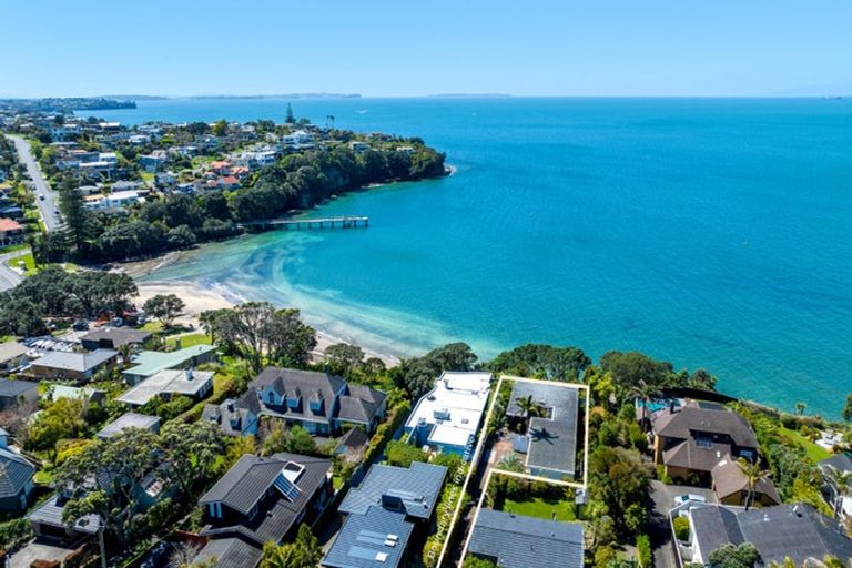 Photo of property in 17 Bournemouth Terrace, Murrays Bay, Auckland, 0630