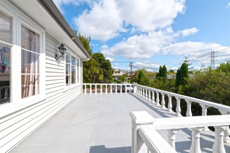 Photo of property in 6 Fairlea Road, Te Atatu South, Auckland, 0610