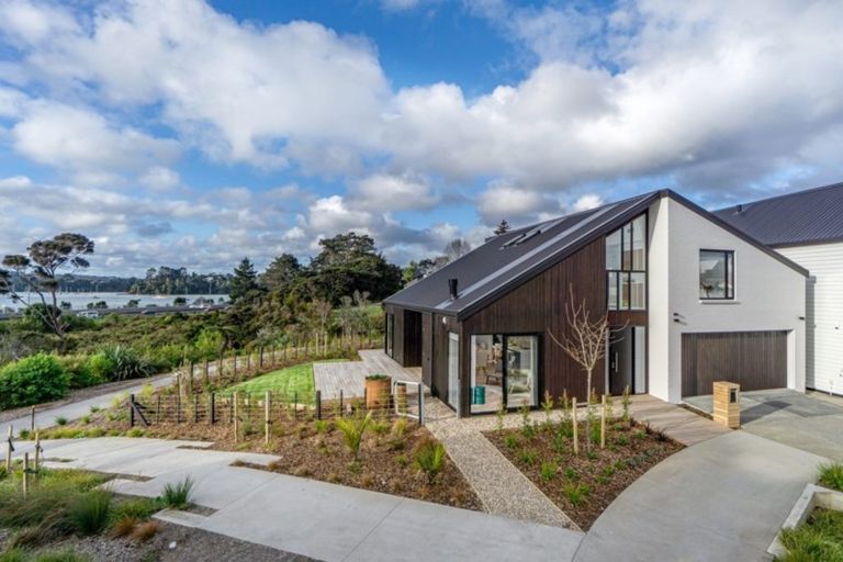 Photo of property in 21 Sunderland Avenue, Hobsonville, Auckland, 0616