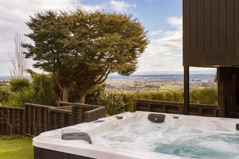 Photo of property in 138a Dyers Pass Road, Cashmere, Christchurch, 8022