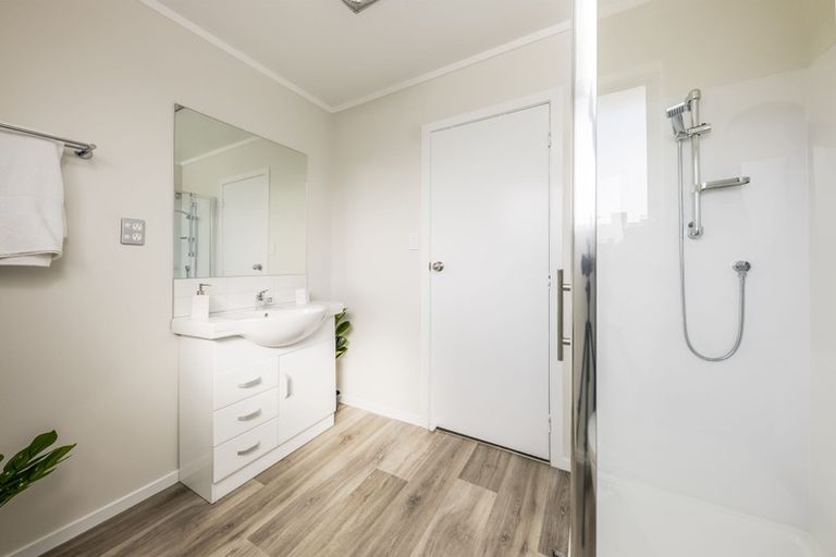 Photo of property in 20 Frobisher Way, Clendon Park, Auckland, 2103