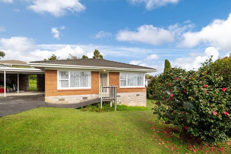 Photo of property in 2/28b Sunnynook Road, Sunnynook, Auckland, 0620