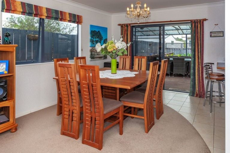 Photo of property in 102 Whitby Place, Whangamata, 3620