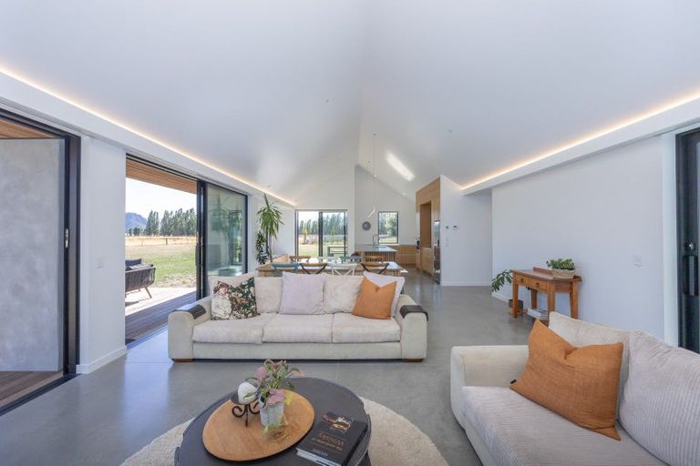 Photo of property in 10 Little Orchard Way, Wanaka, 9382