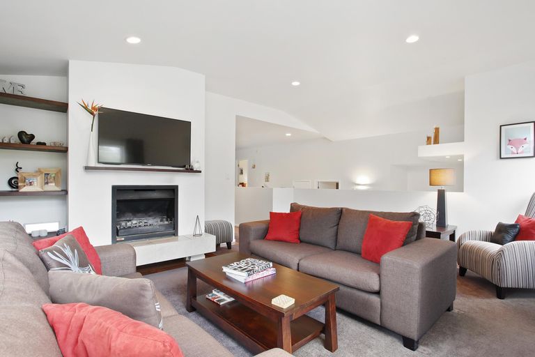 Photo of property in 90e Atkinson Road, Titirangi, Auckland, 0604