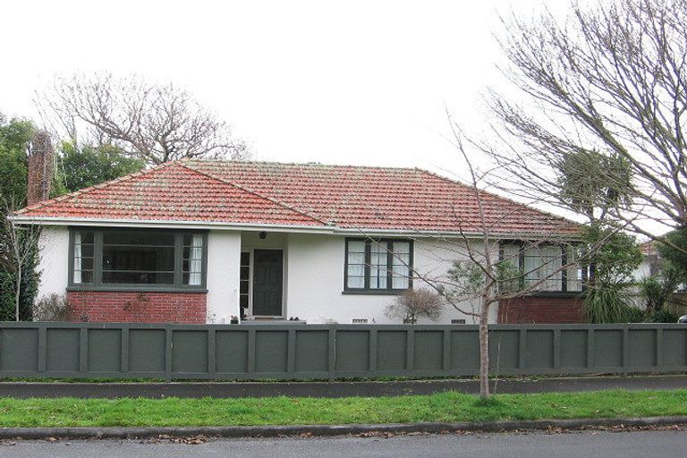 Photo of property in 14 Manuka Street, Hokowhitu, Palmerston North, 4410