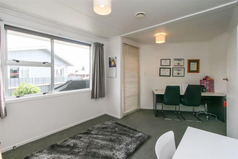 Photo of property in 3 Karaka Street, Inglewood, 4330