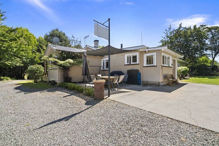 Photo of property in 2330 Kimbolton Road, Kiwitea, Feilding, 4777