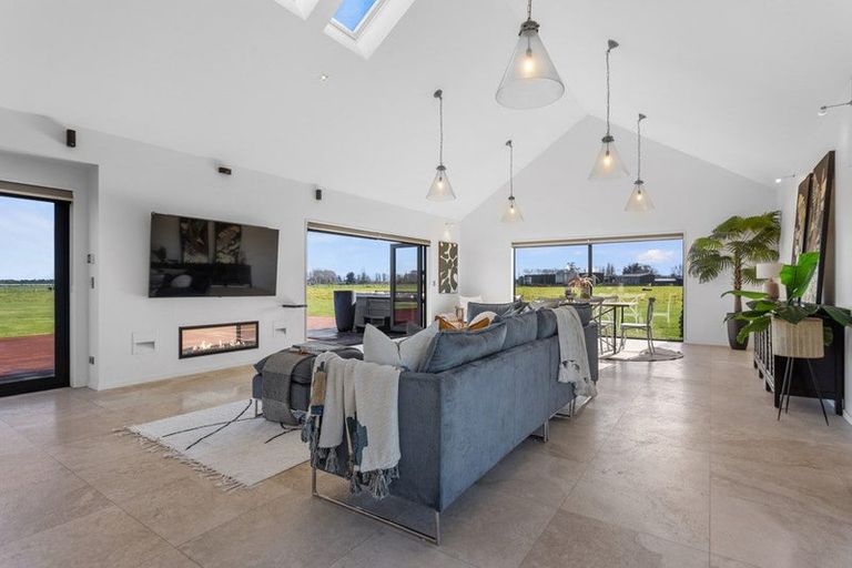 Photo of property in 585 Coutts Island Road, Coutts Island, Christchurch, 7670