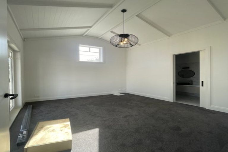 Photo of property in 50 Wairoa Road, Narrow Neck, Auckland, 0624