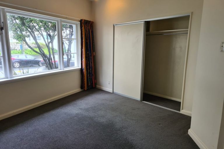 Photo of property in Olympus Flats, 1/280 Oriental Parade, Oriental Bay, Wellington, 6011