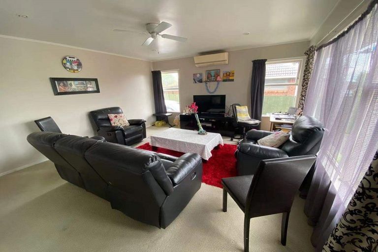 Photo of property in 90 Tirimoana Road, Te Atatu South, Auckland, 0602
