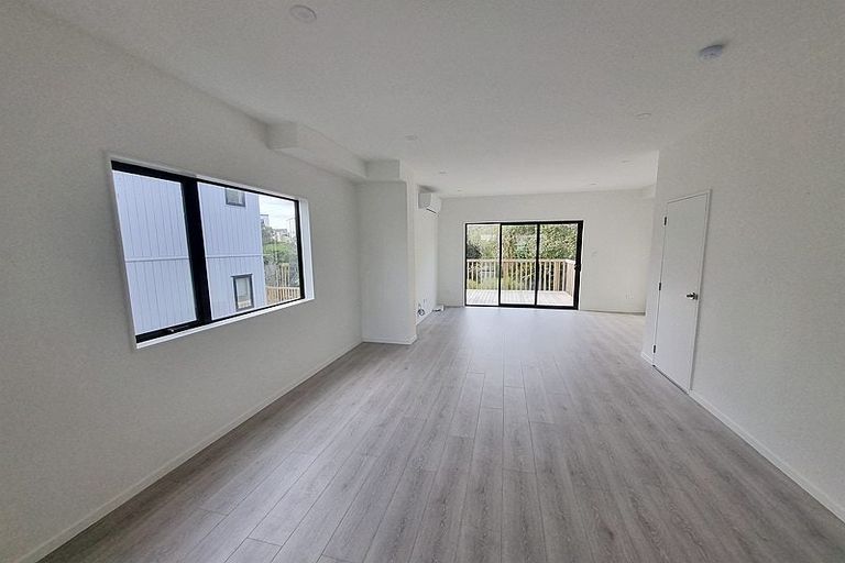 Photo of property in 45a Crestview Rise, Papakura, 2110