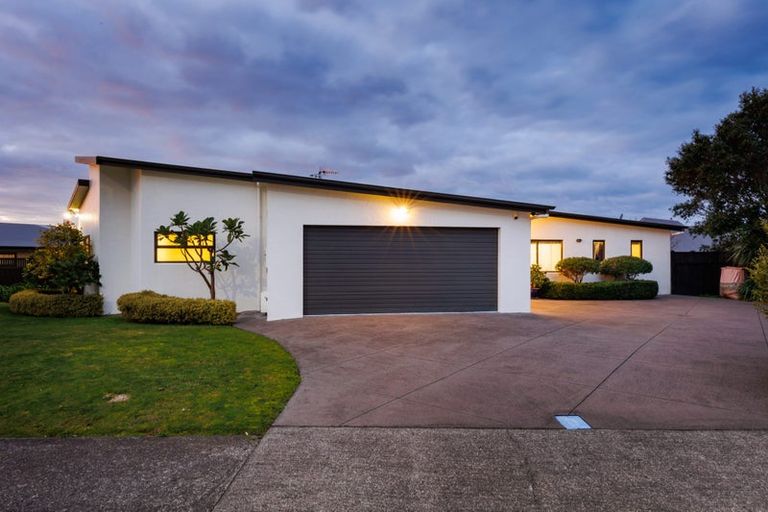 Photo of property in 111 Ruapehu Drive, Fitzherbert, Palmerston North, 4410