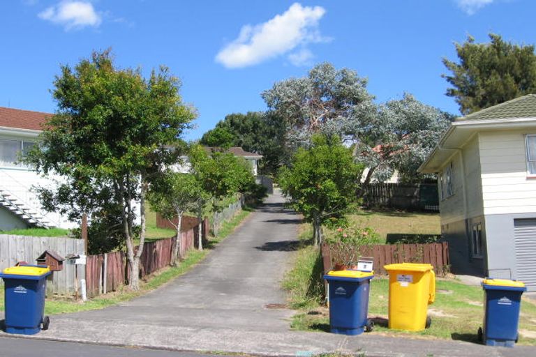 Photo of property in 1/9 Santiago Crescent, Unsworth Heights, Auckland, 0632