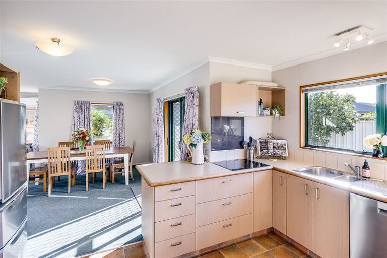 Photo of property in 5a Montague Way, Taradale, Napier, 4112