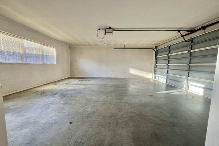 Photo of property in 2 Birchlea Rise, Goodwood Heights, Auckland, 2105