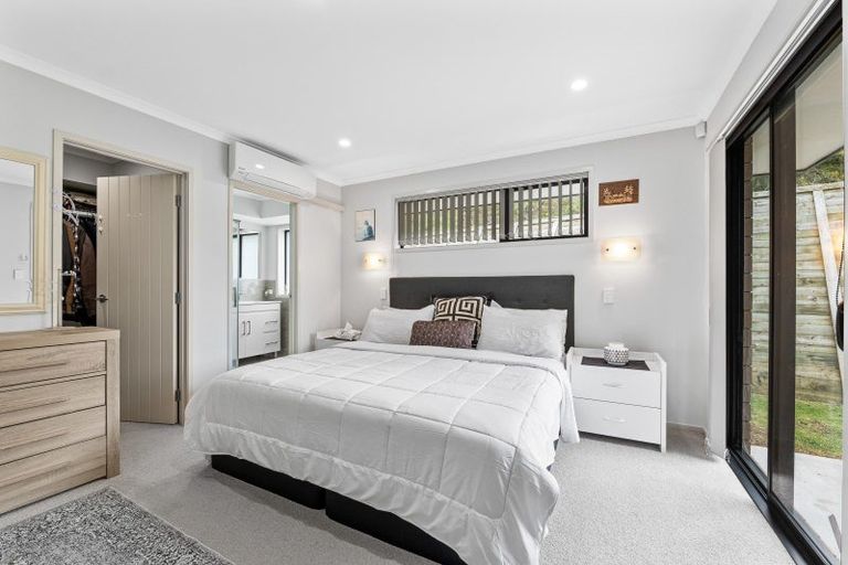 Photo of property in 11 Frederick Place, Whalers Gate, New Plymouth, 4310