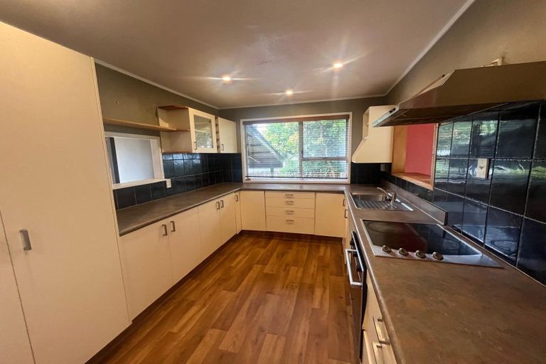 Photo of property in 7 Osmond Court, Sunnyvale, Auckland, 0612