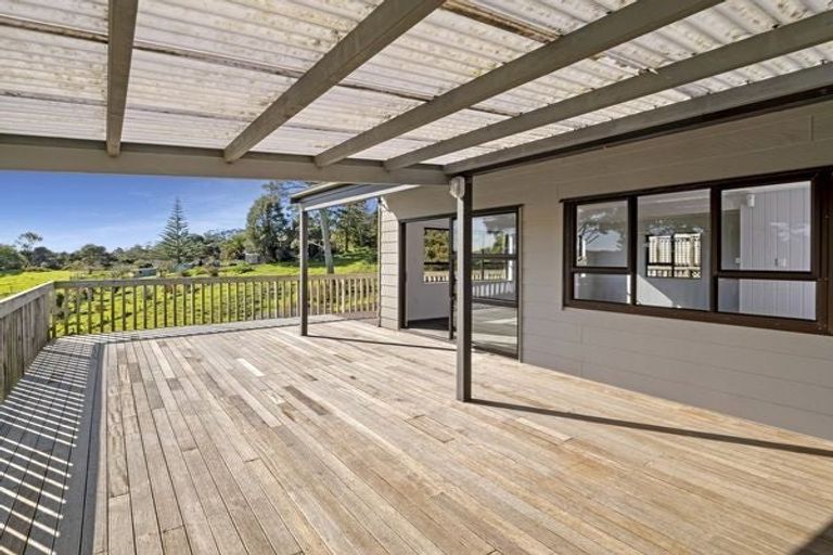 Photo of property in 390 Paremoremo Road, Paremoremo, Auckland, 0632