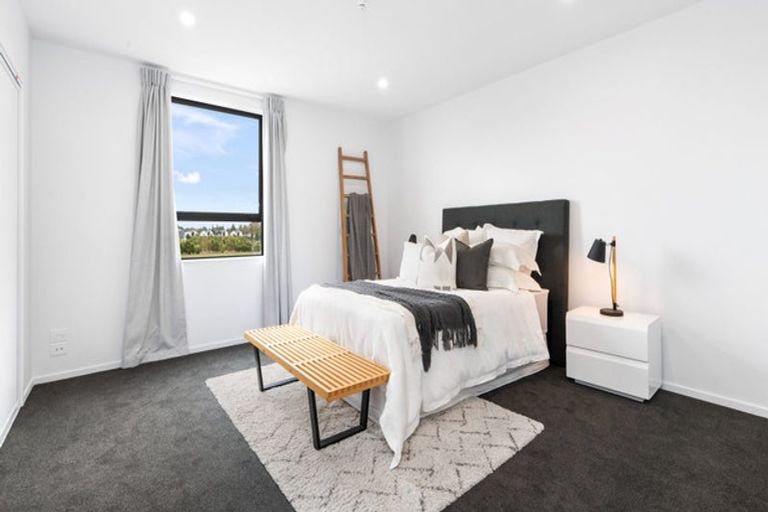 Photo of property in 17 Malaga Crescent, Harewood, Christchurch, 8051