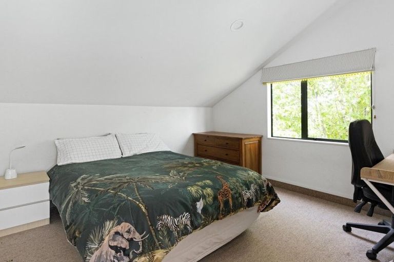 Photo of property in 4 Tauroa Valley, Havelock North, 4130