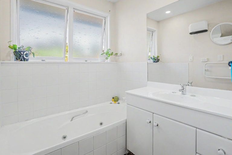 Photo of property in 2/4 Gothic Place, Ilam, Christchurch, 8041
