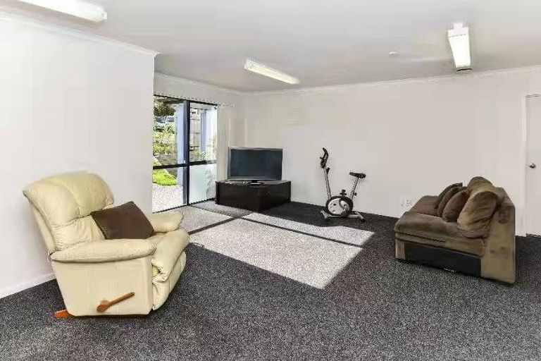 Photo of property in 14 Sonoma Crescent, Oteha, Auckland, 0632