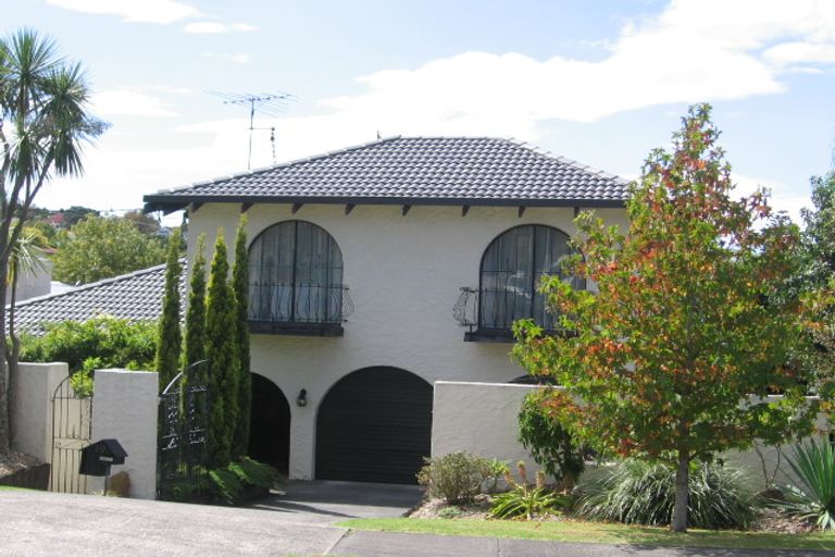 Photo of property in 19 Lyons Avenue, Murrays Bay, Auckland, 0630