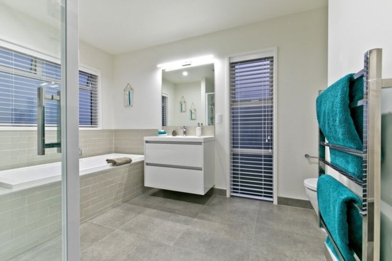 Photo of property in 5 Tuatini Place, Long Bay, Auckland, 0630