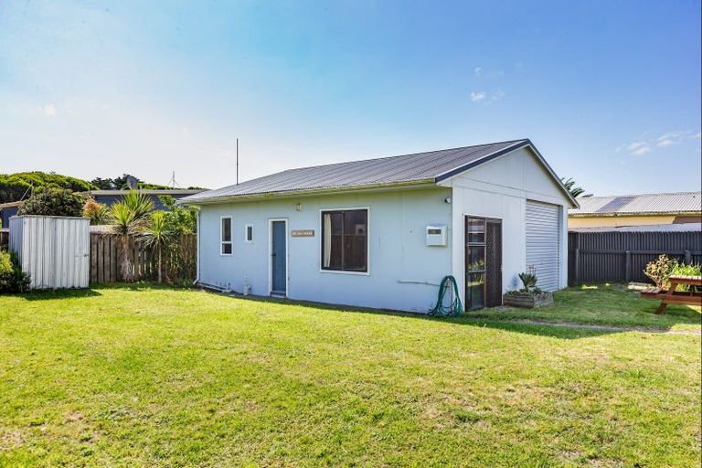 Photo of property in 10 Mahuri Street, Himatangi Beach, Foxton, 4891