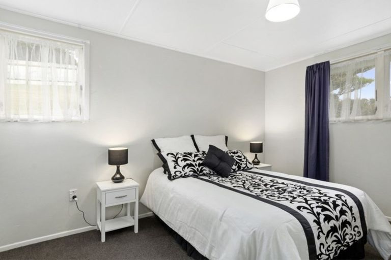 Photo of property in 5 Greenwich Grove, Stokes Valley, Lower Hutt, 5019