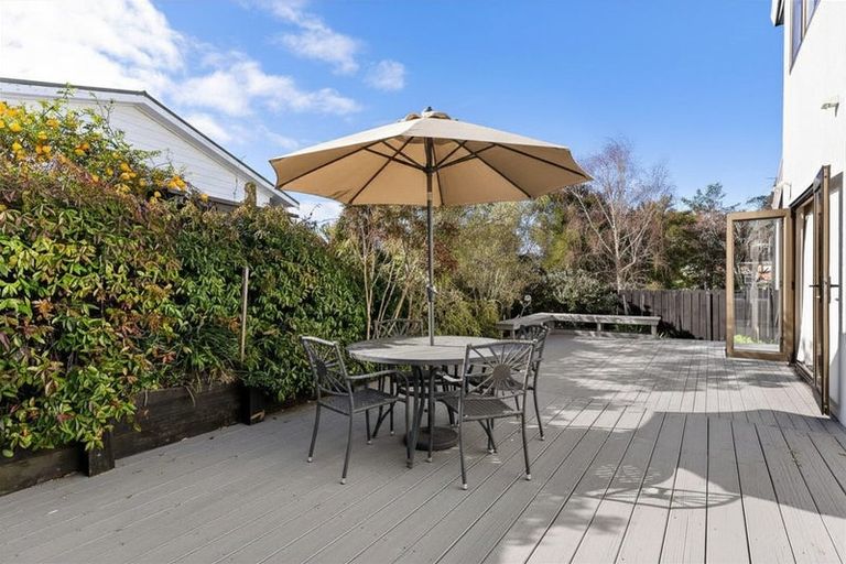 Photo of property in 2/102 Manhattan Heights, Glendene, Auckland, 0602