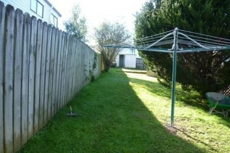 Photo of property in 3 Thalia Place, Totara Vale, Auckland, 0629