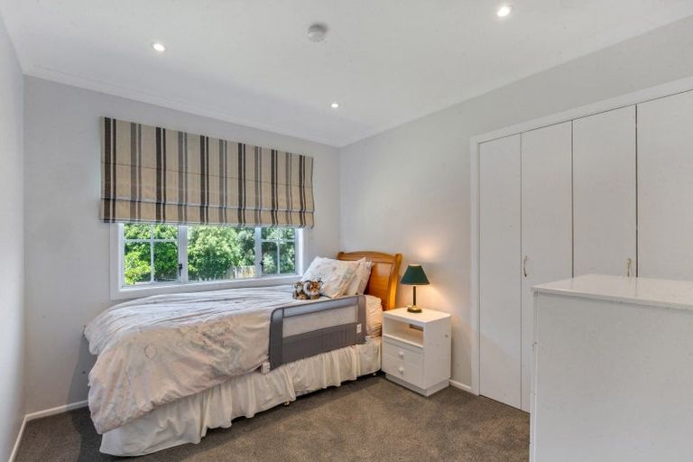 Photo of property in 4 Liston Crescent, Cockle Bay, Auckland, 2014