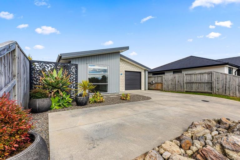 Photo of property in 18 Stevenson Drive, Papamoa, 3118