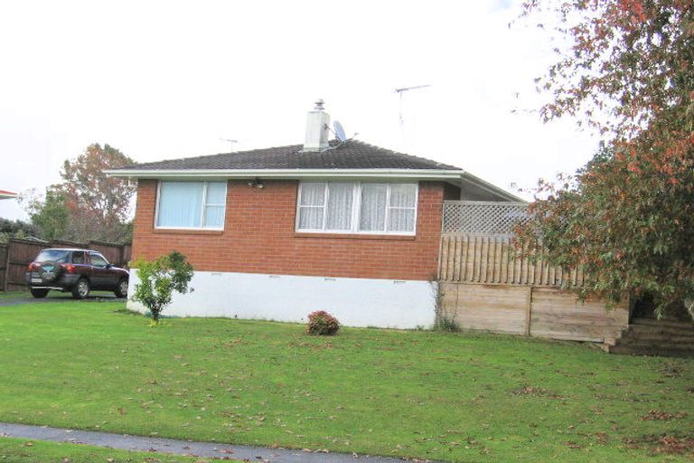 Photo of property in 13 Booralee Avenue, Botany Downs, Auckland, 2010