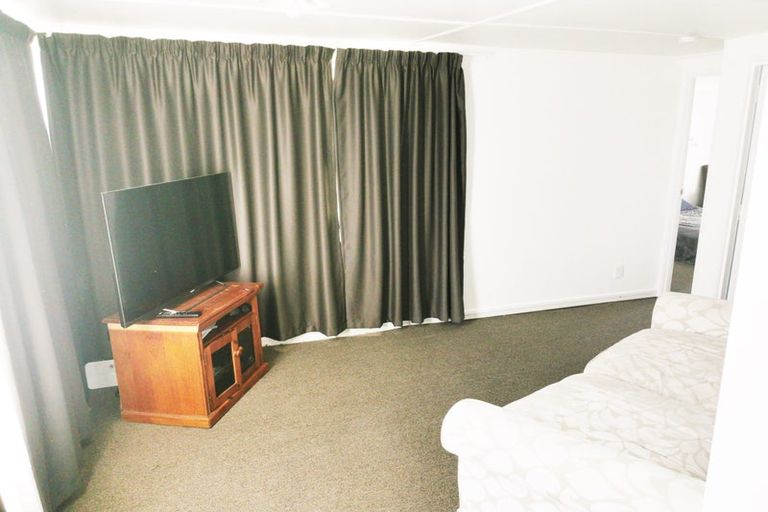 Photo of property in 39a Forrest Hill Road, Milford, Auckland, 0620