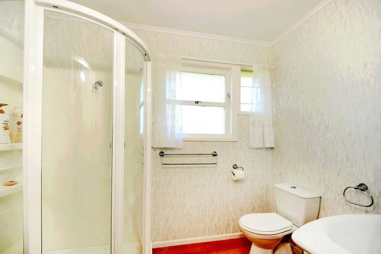 Photo of property in 8 Normanton Street, Glenfield, Auckland, 0629