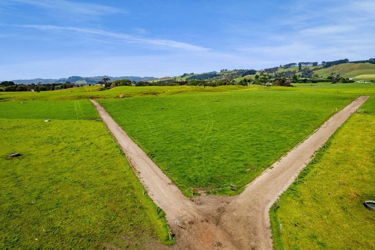 Photo of property in 78 Waitoetoe Road, Mimi, Urenui, 4377