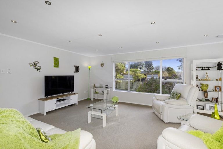 Photo of property in 19b Hicks Close, Whitby, Porirua, 5024