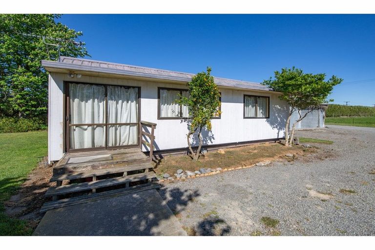 Photo of property in 2208 Old West Coast Road, Kirwee, Christchurch, 7671