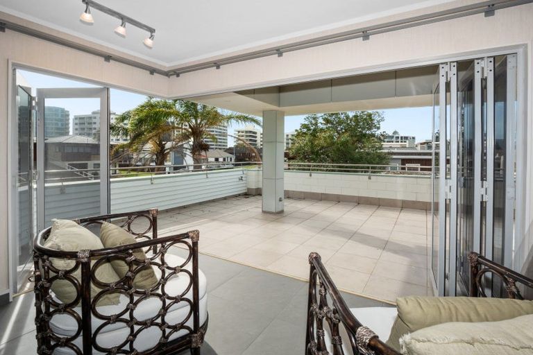 Photo of property in 10 The Mall, Mount Maunganui, 3116