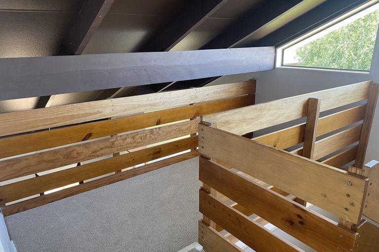 Photo of property in 5/25a Beach Road, Te Atatu Peninsula, Auckland, 0610