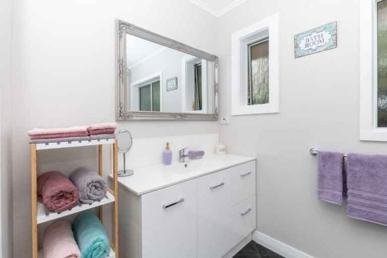 Photo of property in 84 Gilberthorpes Road, Hei Hei, Christchurch, 8042
