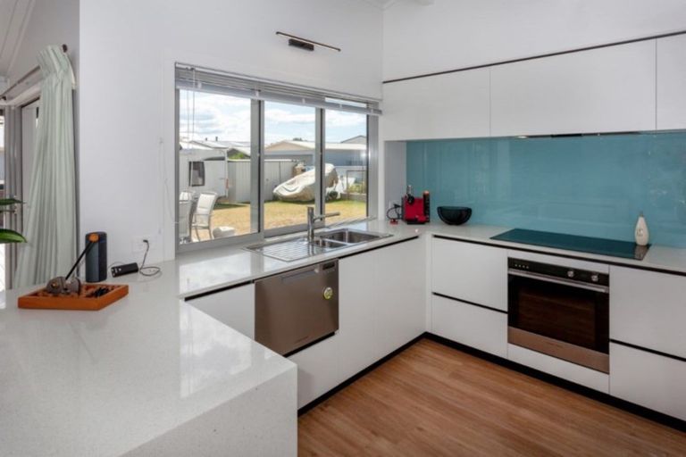 Photo of property in 100 Riverview Road, Whangamata, 3620