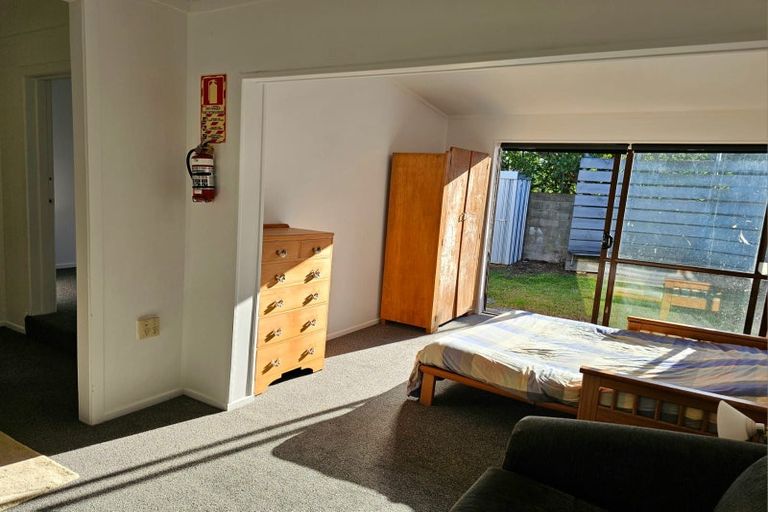 Photo of property in 61 Rimu Street, New Lynn, Auckland, 0600