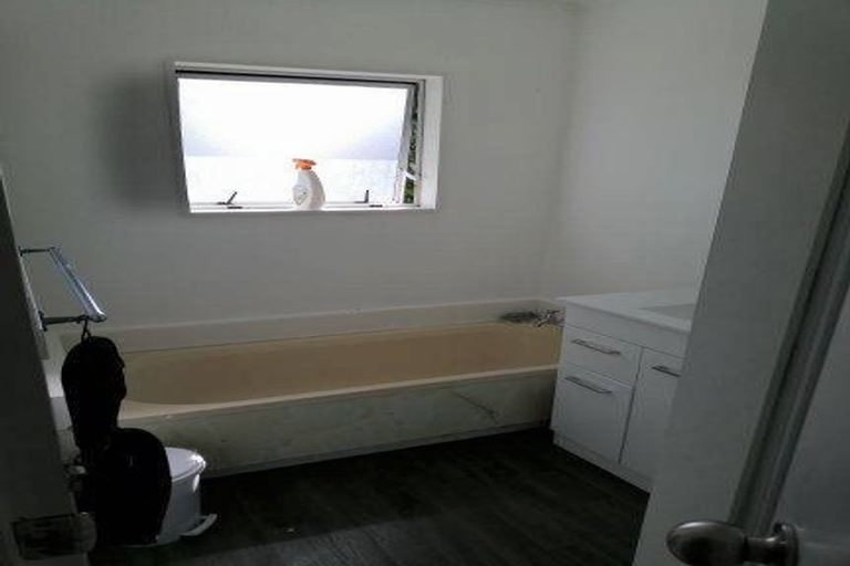 Photo of property in 43 Levant Street, Cannons Creek, Porirua, 5024