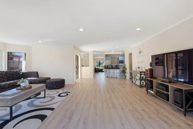 Photo of property in 18 Brittany Drive, Henderson, Auckland, 0612